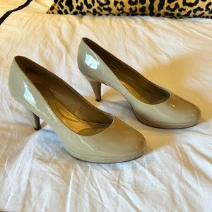 Bandolino Patent Nude Heels Size 7.5 Like New